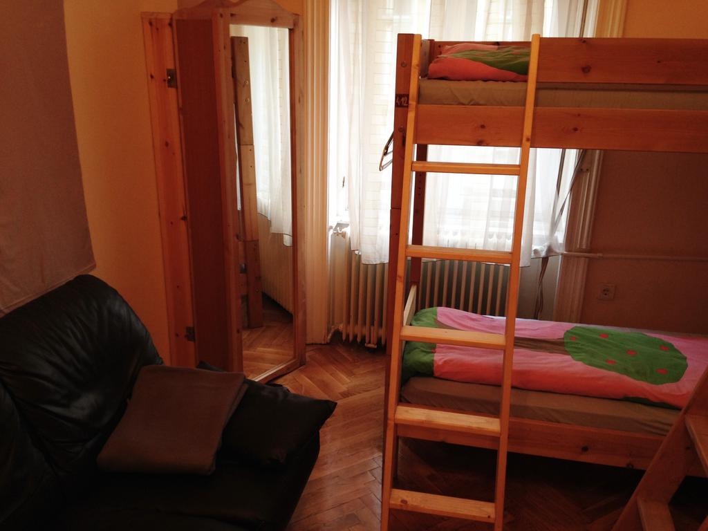 Yolo Hostelブダペスト 部屋 写真