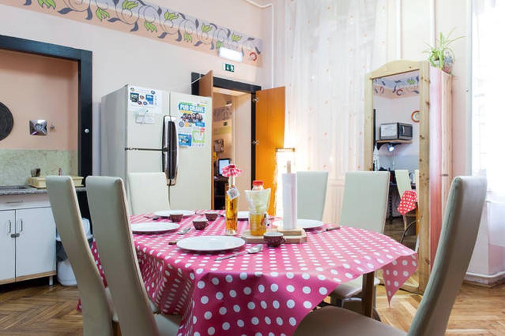 Yolo Hostelブダペスト エクステリア 写真